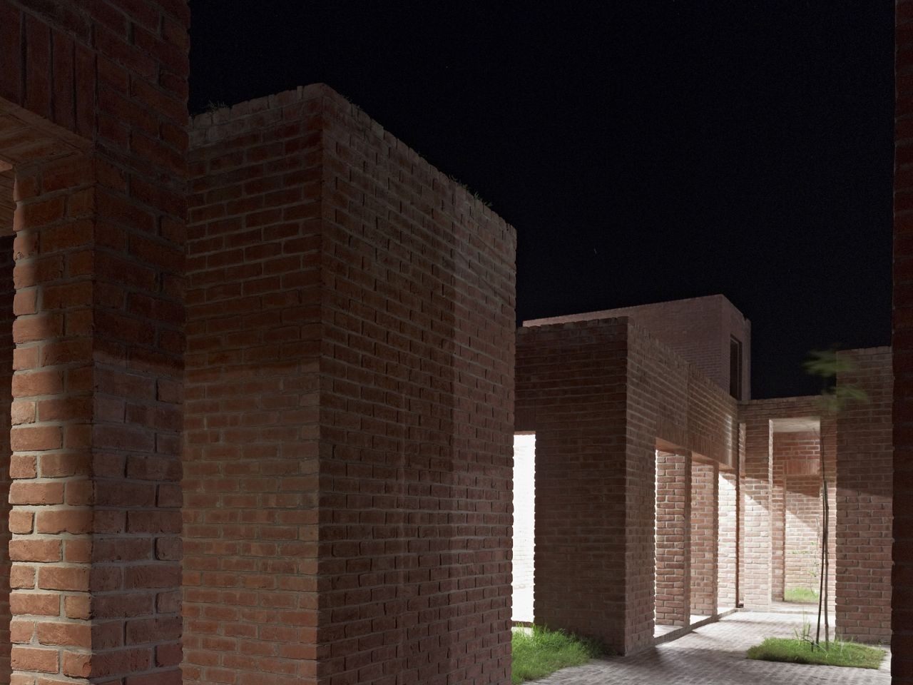 Gallery of Friendship Centre / Kashef Chowdhury - URBANA - 5