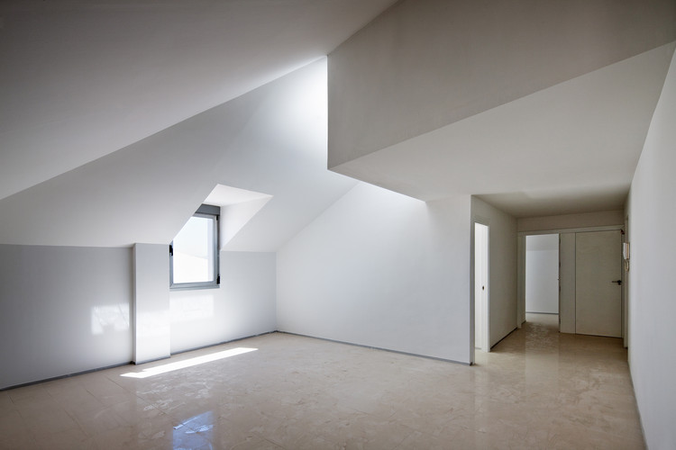 Apartamentos de Aluguel em Gojar / Elisa Valero Arquitectura - Imagem 4 de 9