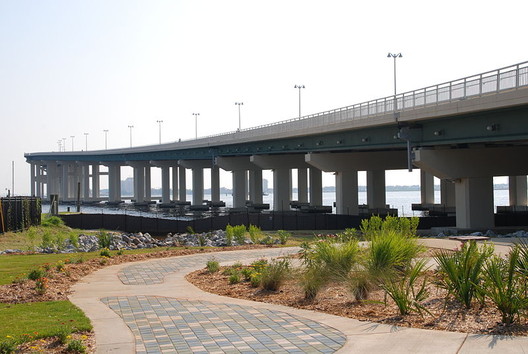 Eight Years Later, A Post-Katrina Report Card, A landscaped pedestrian path that was part of the construction efforts post-Katrina. Image © Wikimedia Commons