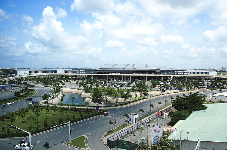 Tan Son Nhat Airport. The new terminal was designed by GWA. Image © Wikimedia Commons