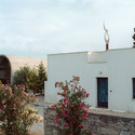 Bodega De Arte En Grecia / A31 Architecture - Otras Estructuras, Jardín, Fachada, Puerta, Arco