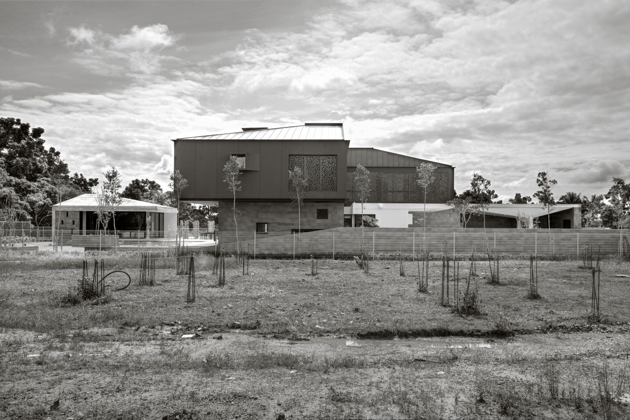 Gallery of Pile Houses / Pencil Office 2