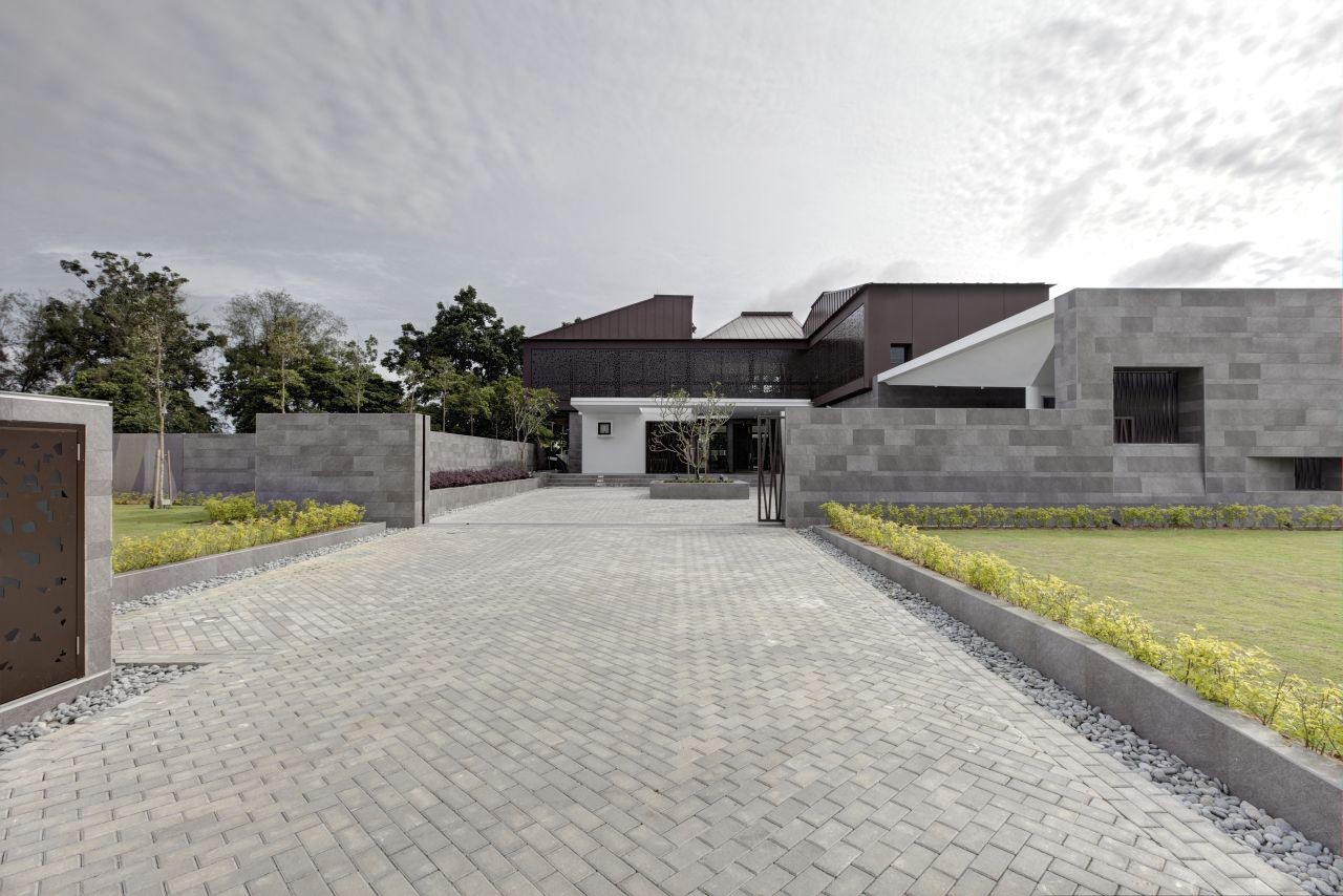 Gallery of Pile Houses / Pencil Office 3