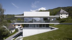 House by the Lake / Marte.Marte Architects