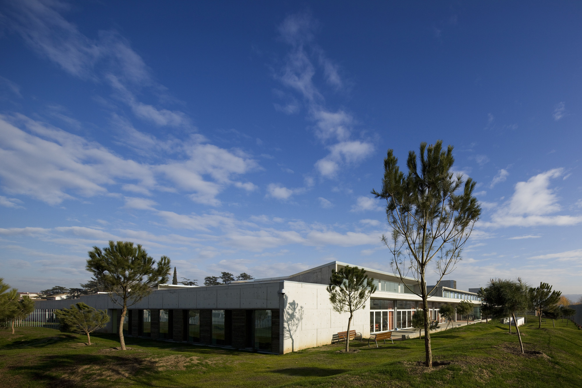 Galeria de Edifício Sóciosanitário do Parque Hospitalar Martí i Julià