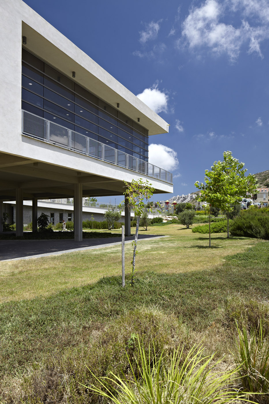 Galería de Biblioteca Tirat Carmel / Schwartz Besnosoff Architects 13