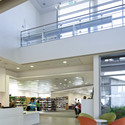 Biblioteca Tirat Carmel / Schwartz Besnosoff Architects - Bibliotecas