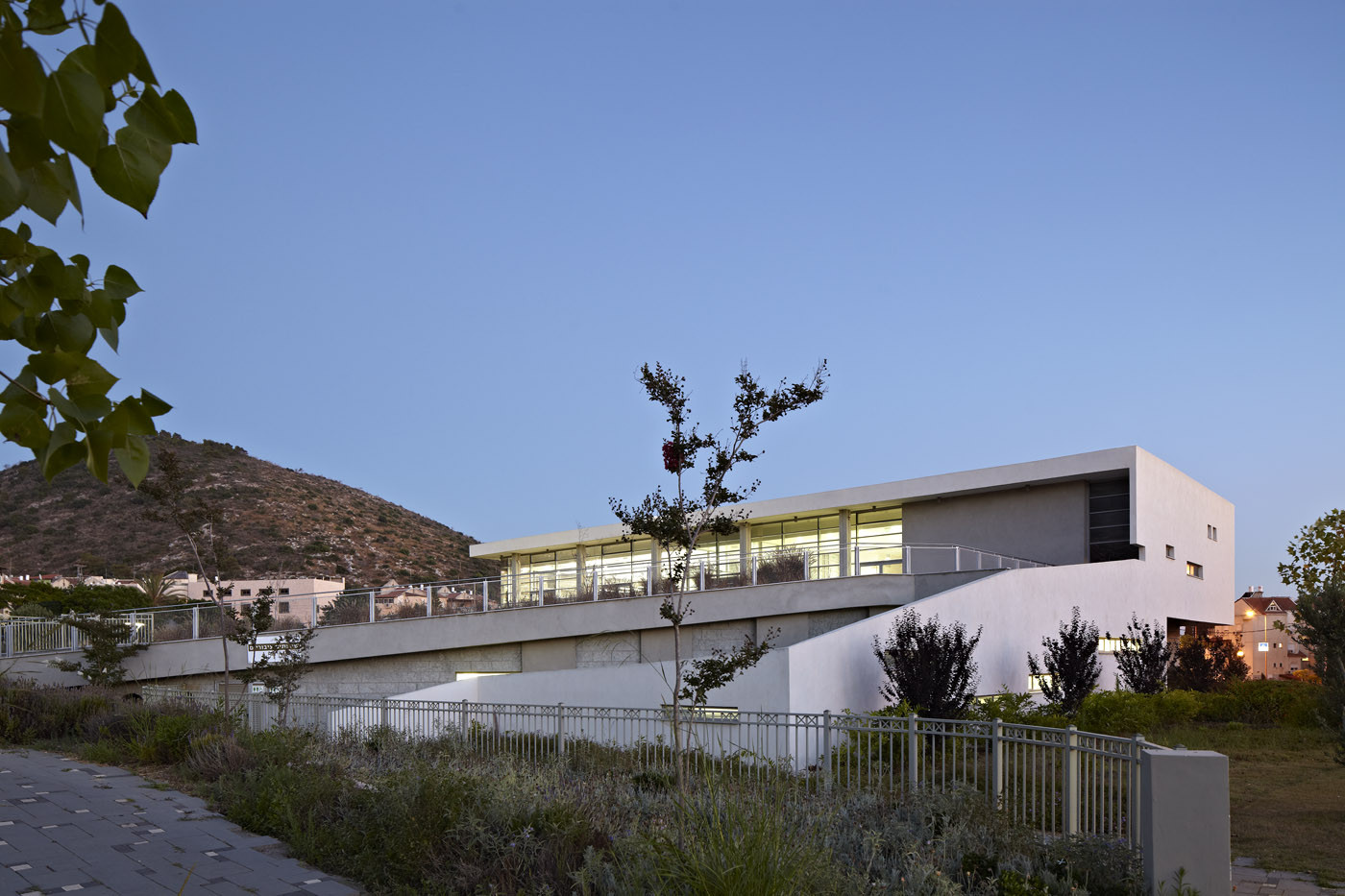Css Basic Project Gallery of Tirat Carmel Library / Schwartz Besnosoff Architects - 23