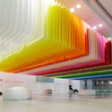 Arquitecta hace flotar "100 Colores" para festival de arte japonés - Image 1 of 4