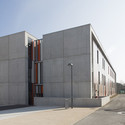 Escola de Segundo Grau Lycée Albert Einstein / NBJ Architectes + François Privat - Imagem 3 de 14