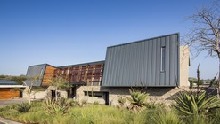 Albizia House / Metropole Architects