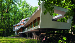 A House In A Forest / Igloo Architecture