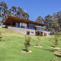 Casa Los Chillos / Diez + Muller Arquitectos - Casas, Jardín, Fachada