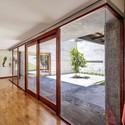 Casa Los Chillos / Diez + Muller Arquitectos - Casas, Dormitorio, Puerta, Fachada, Fijación Vigas