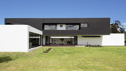 Puente House / Diez + Muller Arquitectos