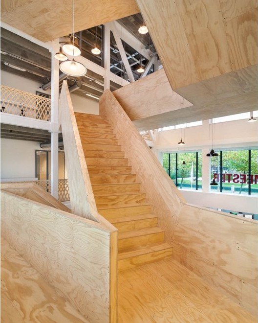 De Burgemeester / Studioninedots - Stairs, Beam, Handrail, Windows