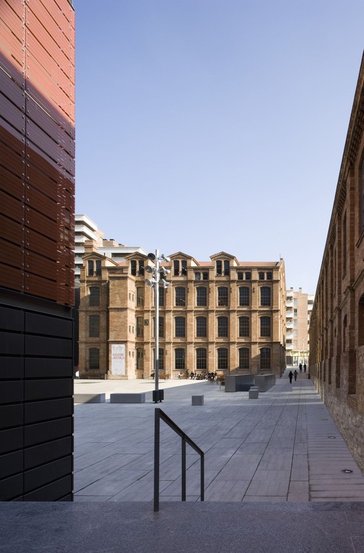 Campus De La Comunicació Poblenou / RQP Arquitectura - Windows, Facade, Column