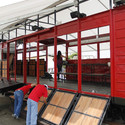 Vagón del Saber / Al Borde - Arquitectura Cultural, Fijación Vigas, Puerta, Fachada