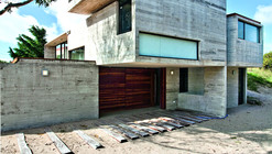 House On The Beach / BAK Arquitectos