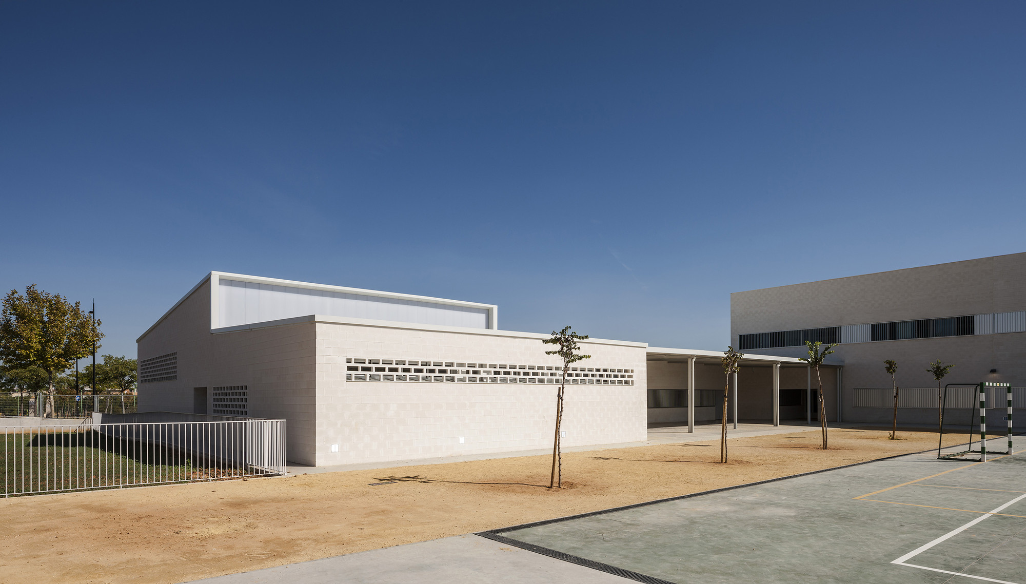Gallery of New Public Nursery and Primary School in Seville / UNIA Arquitectos 6