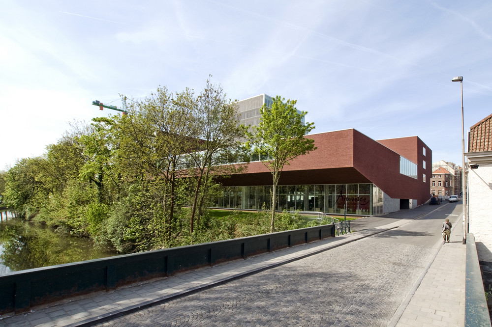 Courtesy of Crepain Binst Architecture