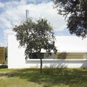 Casa entre carvalhos / Murado & Elvira Architects - Casas