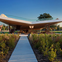 St. Elizabeths East Gateway Pavilion / Davis Brody Bond - Facade, Garden