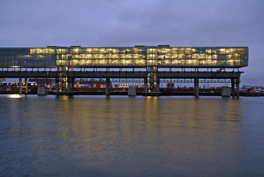 Material Inspiration: 10 Projects Inspired by Glass - Image 9 of 12