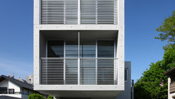 House in Minamikarasuyama  / Atelier HAKO Architects 