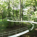 Un camino en el bosque por Tetsuo Kondo Arquitectos - Paisaje Y Arquitectura