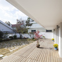 Residencia con un Patio / Smart Architecture  - Casas