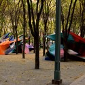 “Just two of us”: Explosão de cores em um parque de Brooklyn, Nova Iorque - Image 1 of 4