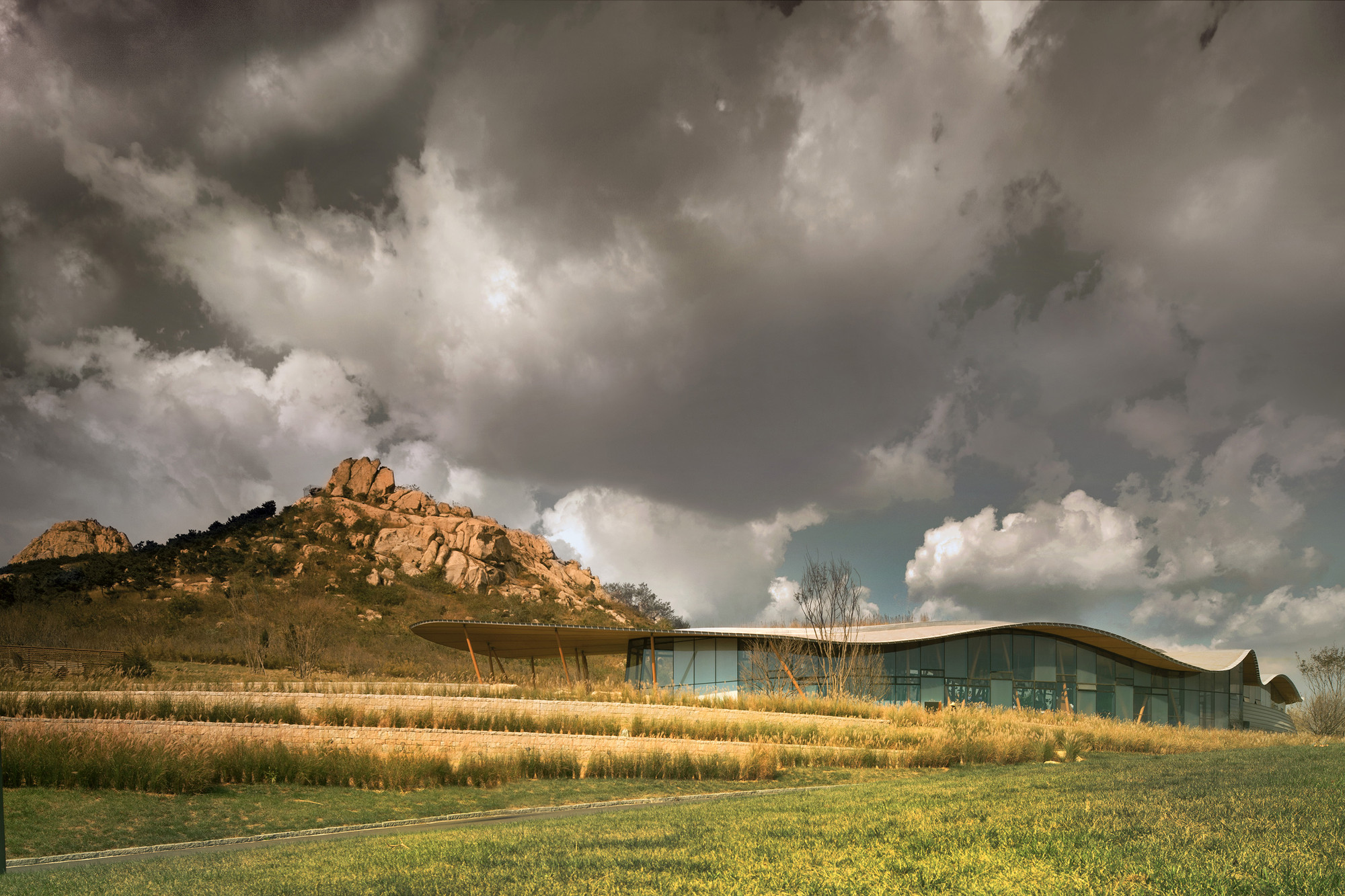 Vanke Tsing Tao Pearl Hill Visitor Center / Bohlin Cywinski Jackson, © Nic Lehoux