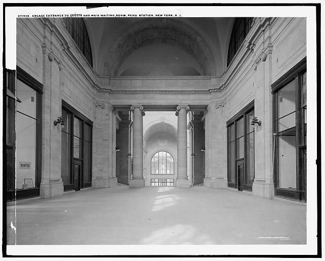 Entrance to loggia and main waiting room. Image © Library of Congress, Prints and Photographs Division, Detroit Publishing Company Collection