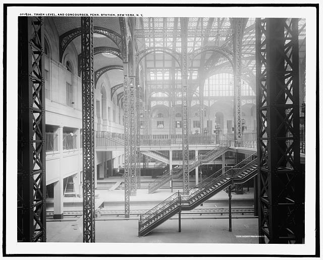 Track level and concourses. Image © Library of Congress, Prints and Photographs Division, Detroit Publishing Company Collection