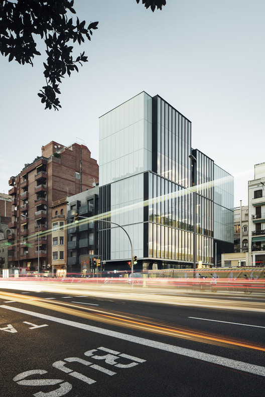 Colegio de Economistas de Cataluña / Roldán + Berengué - Windows, Facade