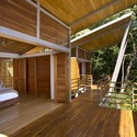 Casa Flotanta / Benjamin Garcia Saxe Architecture - Casas