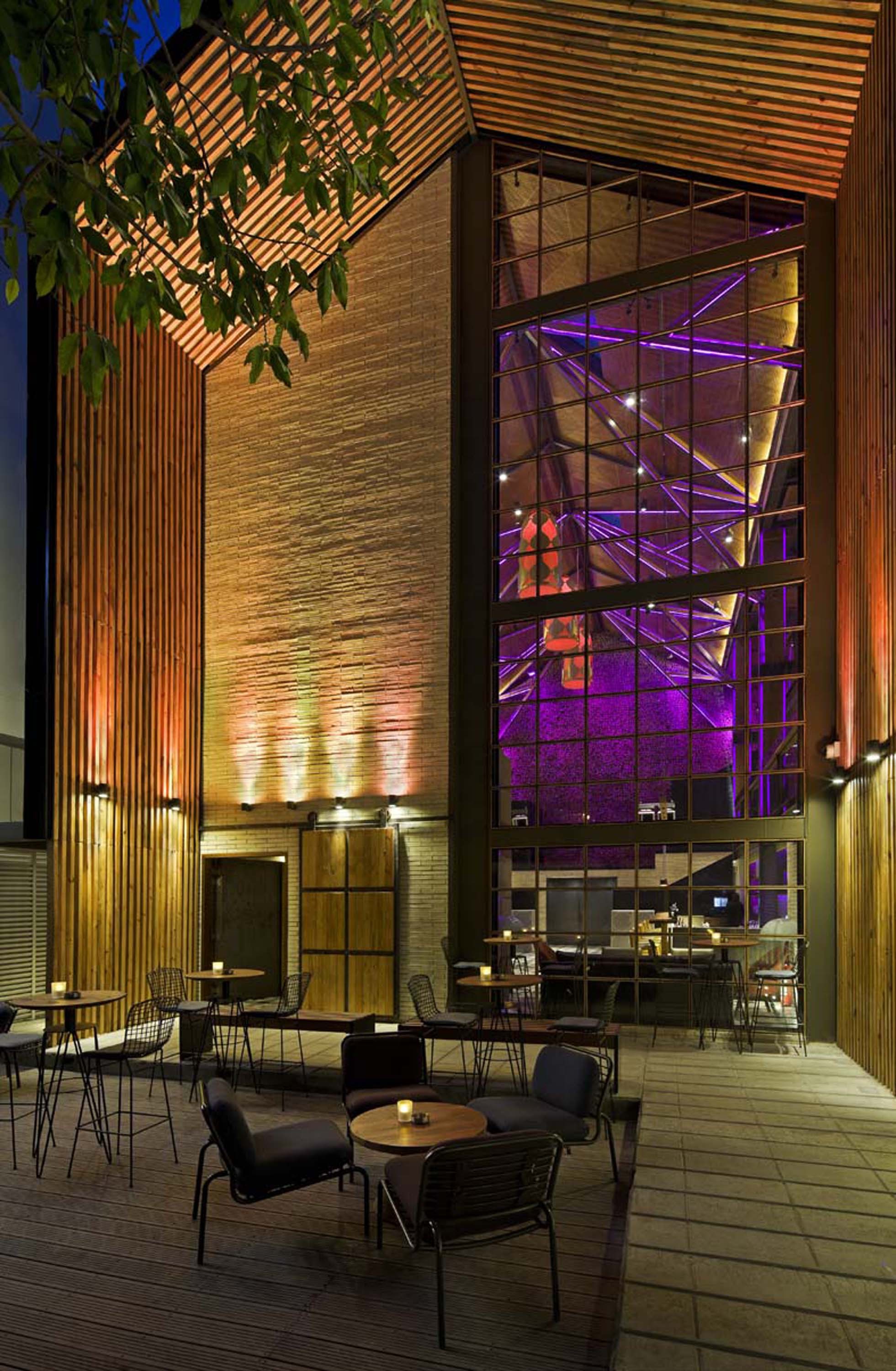 Gallery of Loft 38 / Khosla Associates 3