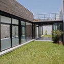 Surrounded  House / Nikolas Briceño arquitectos - Houses