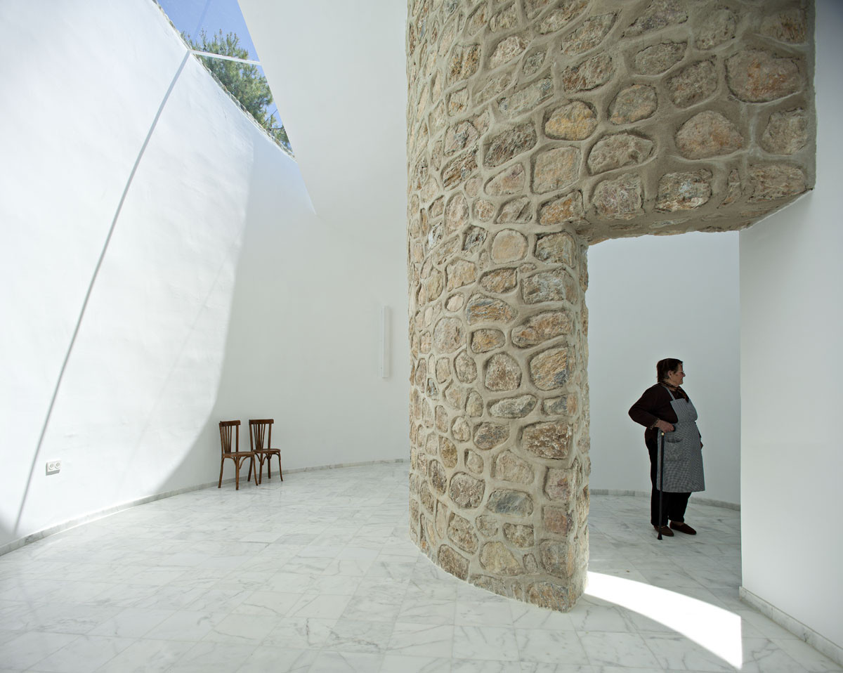 Gallery of Funeral Parlor / Muñoz Miranda Architects 7
