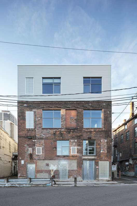 95 King Street East Studios & Lofts / Curran Gacesa Slote Architects - Image 3 of 19