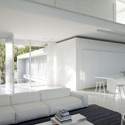 Casa entre 2 Jardines / Pitsou Kedem Architects - Casas