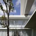 Casa entre 2 Jardines / Pitsou Kedem Architects - Casas