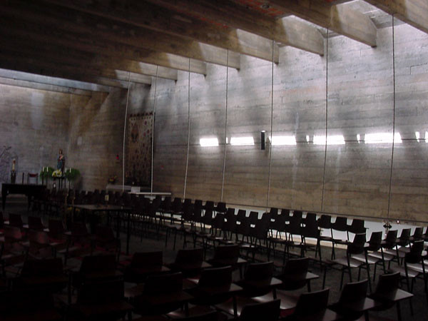 Clássicos da Arquitetura: Igreja São Bonifácio / Hans Broos - Cadeira