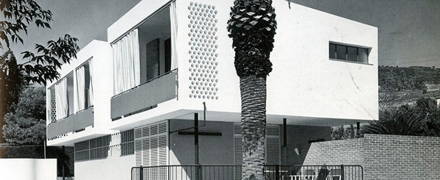 Exposición “Motor de Modernidad / Grupo R / Arquitectura, Arte Y Diseño” / España, Casa Guardiola. Argentona, Barcelona. Oriol Bohigas; osep M. Martorell. 1954-1955. . Image © Francesc Català-Roca