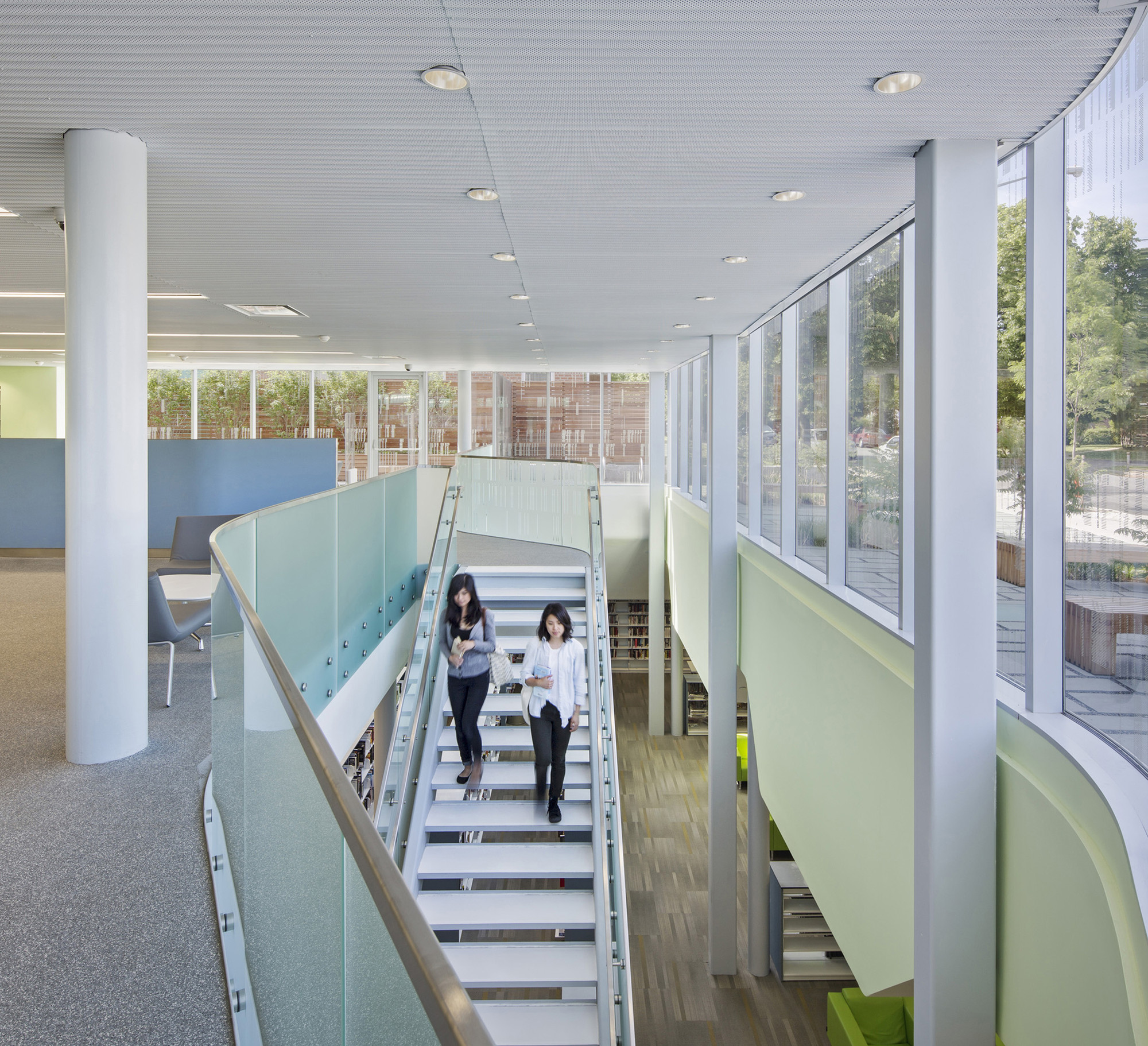 Gallery of Glen Oaks Branch Library / Marble Fairbanks 19