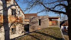 Weekend House In Oselin / MODULORA