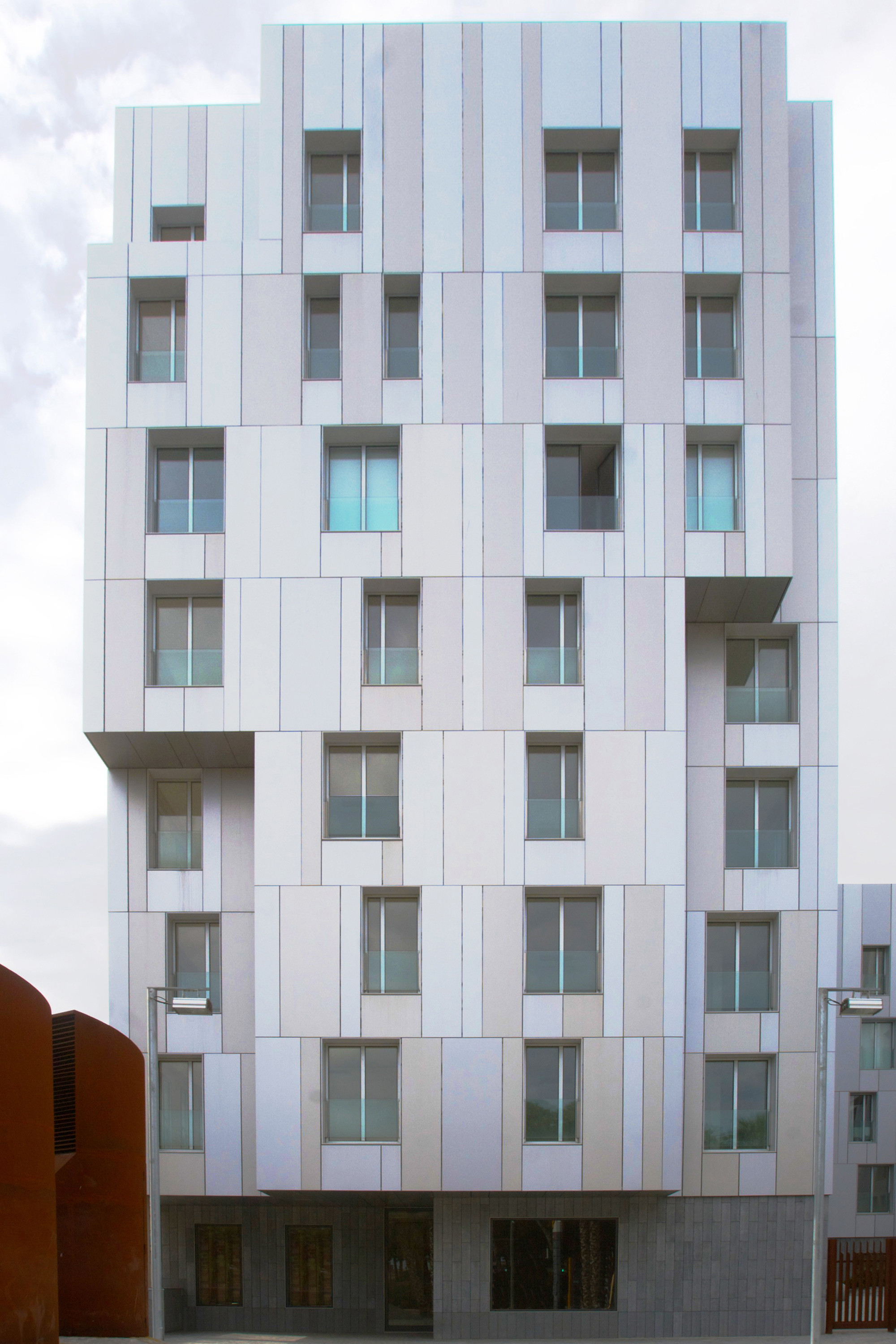 Gallery of Triton Building / Saeta Estudi + Lluís Cantallops + Juan