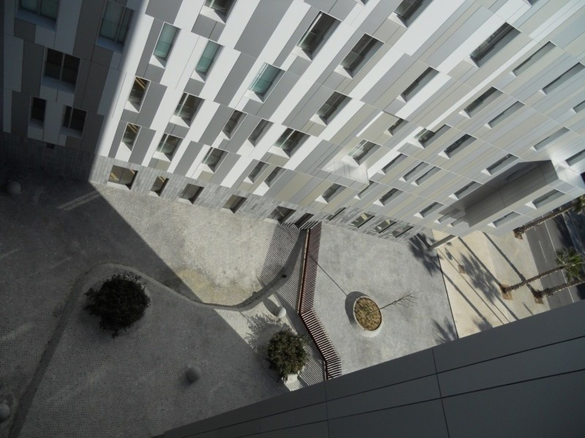 Gallery of Triton Building / Saeta Estudi + Lluís Cantallops + Juan