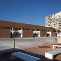CEIP Mediterráneo de Alicante / Fernandez Soler Monrabal Arquitectos - High School, Facade, Bench